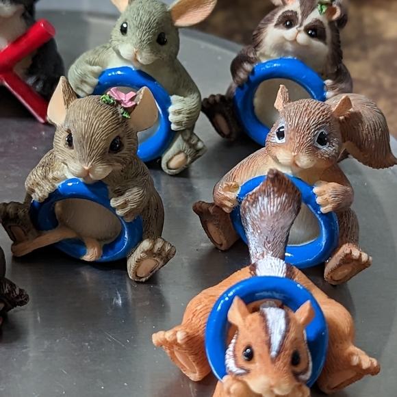 Charming Tails collectible figurines. "Tic Tac Tails" item#98/327. - Picture 4 of 6